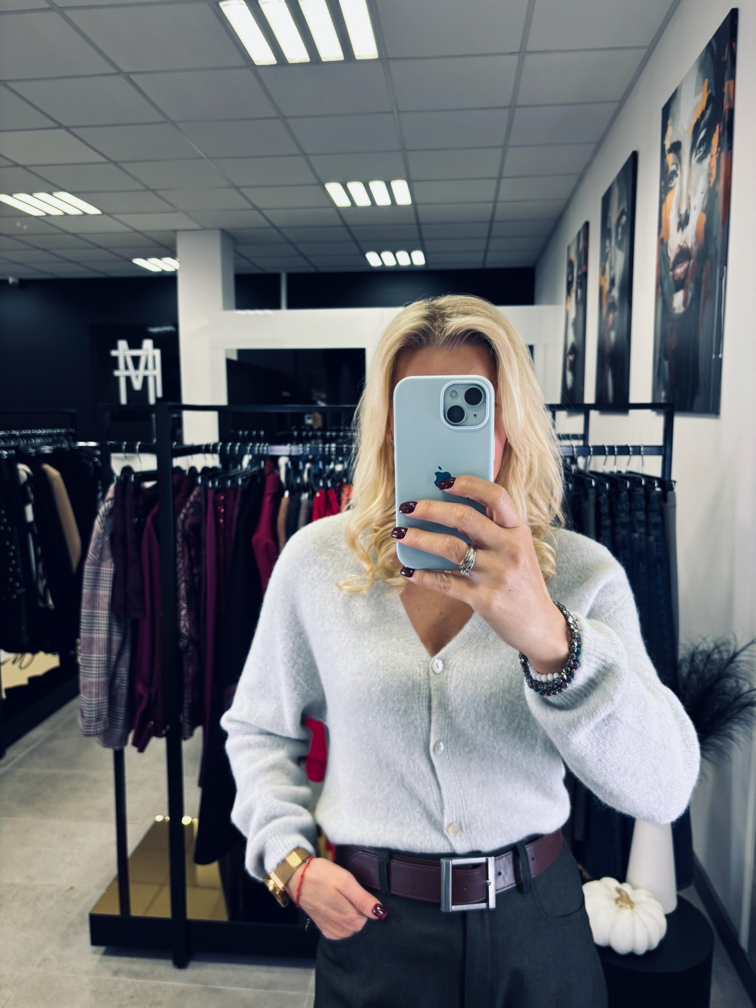 SWETER W SEREK ZAPINANY NA GUZIKI-JASNY SZARY