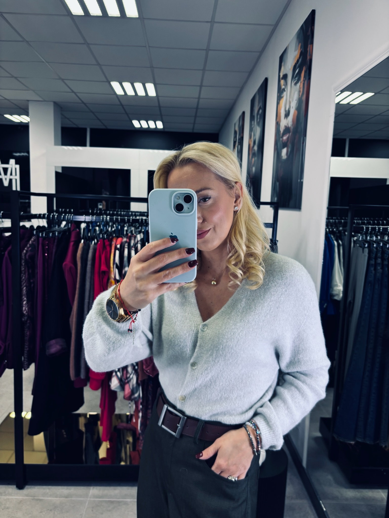 SWETER W SEREK ZAPINANY NA GUZIKI-JASNY SZARY