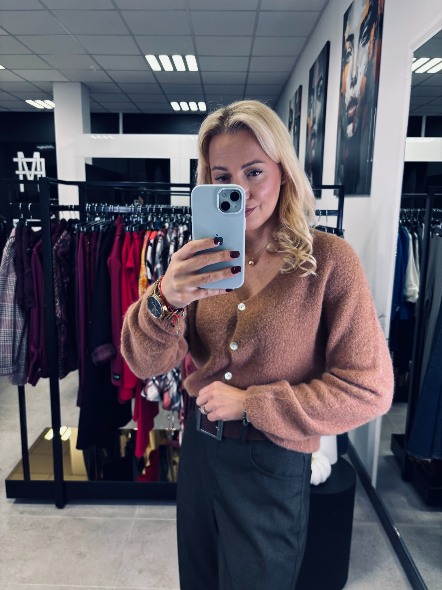 SWETER W SEREK ZAPINANY NA GUZIKI-CARMEL