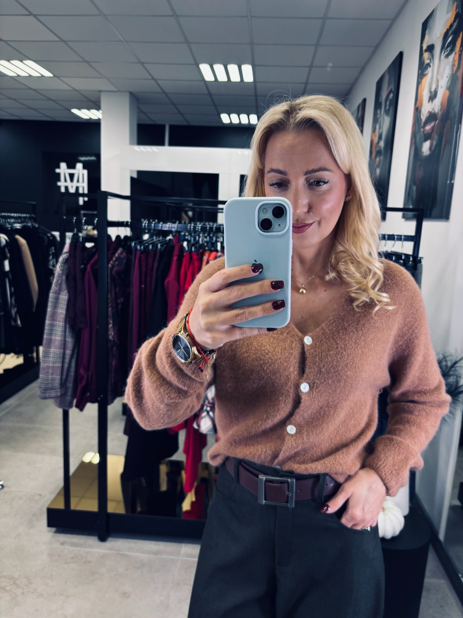 SWETER W SEREK ZAPINANY NA GUZIKI-CARMEL