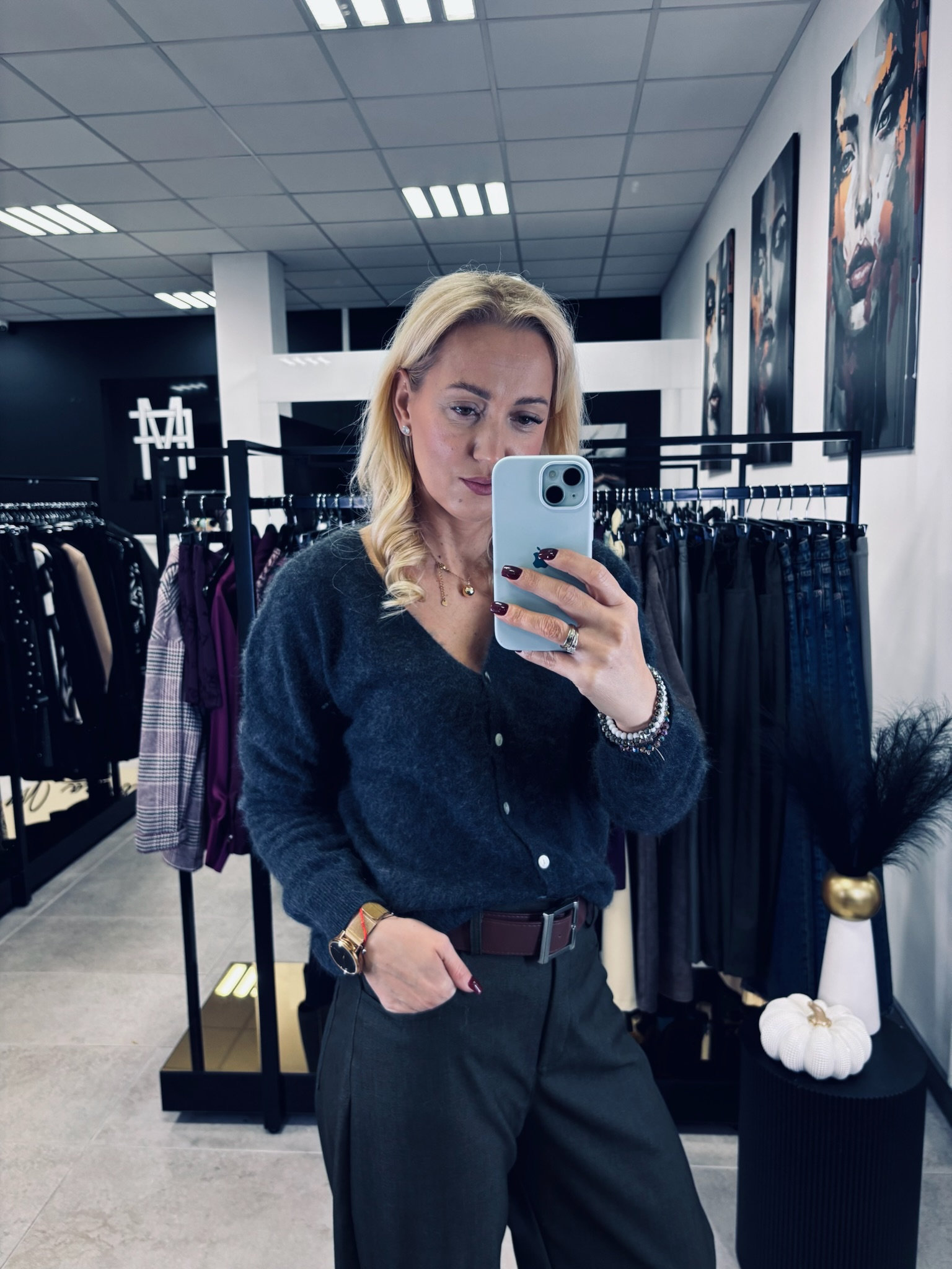 KASZMIROWY SWETER W SEREK ZAPINANY NA GUZIKI- GRAFIT