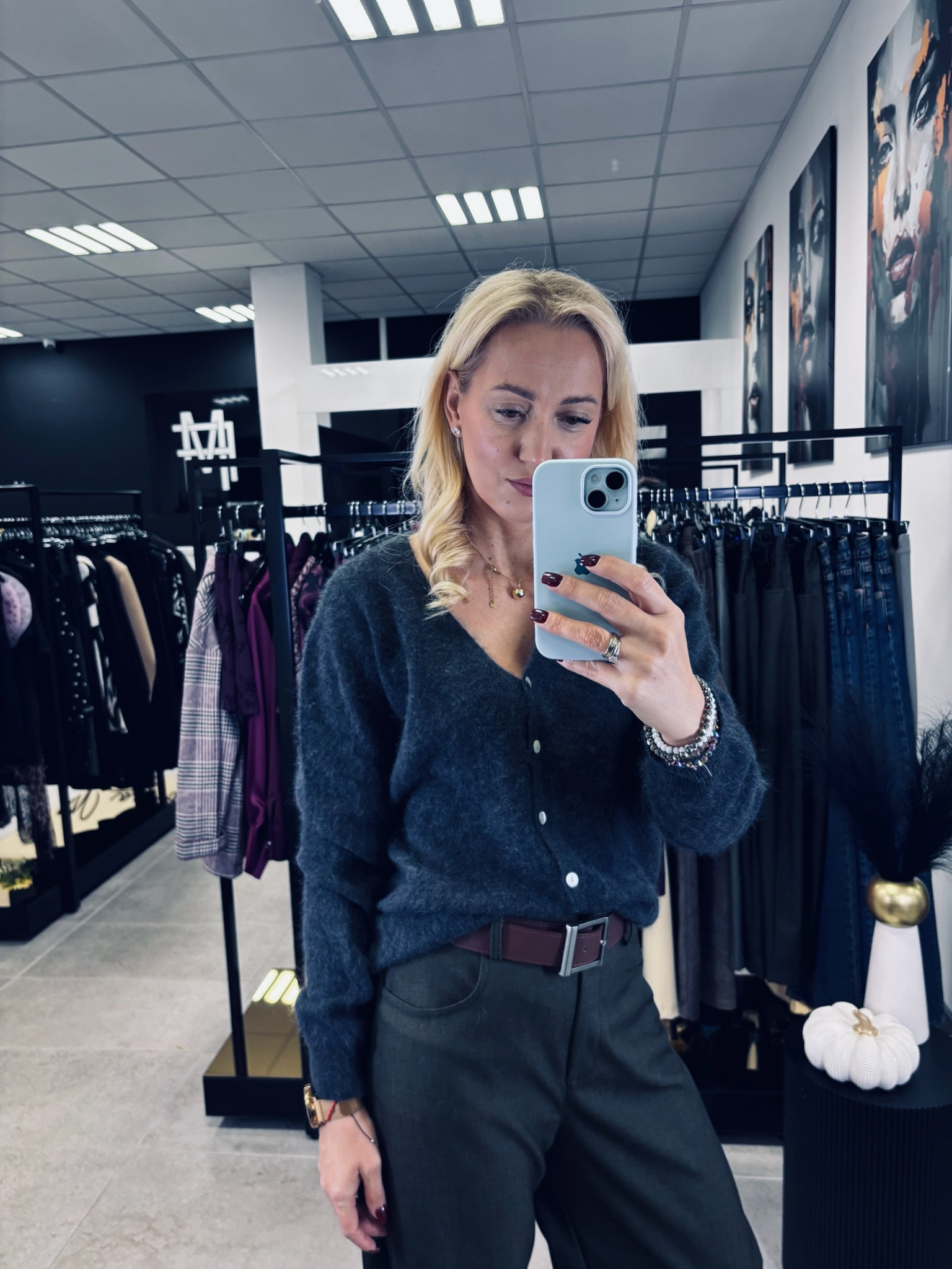 KASZMIROWY SWETER W SEREK ZAPINANY NA GUZIKI- GRAFIT
