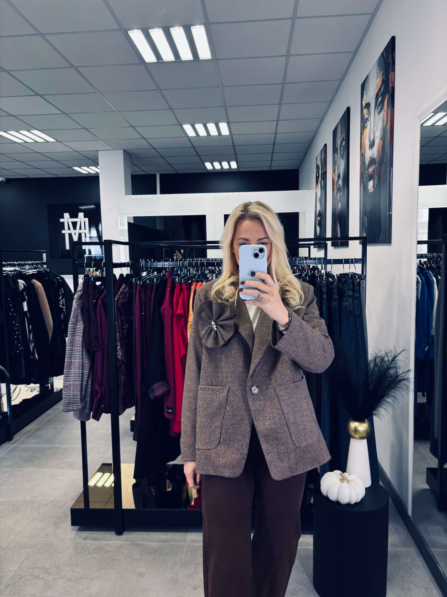  WEŁNIANA MARYNARKA Z ODPINANYM KWIATEM-BRĄZ