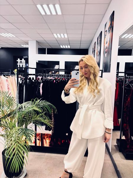 Biała oversizowa bawełniana marynraka z paskiem