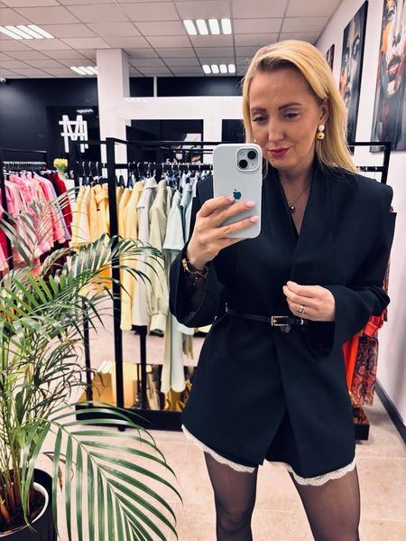 Czarna oversizowa marynarka