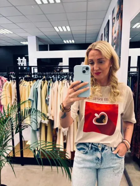 Bawełniany beżowy T-shirt z nadrukiem