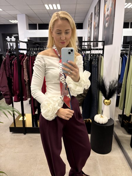 BLUZKA HISZPANKA Z EFEKTOWNYM RĘKAWEM ECRU