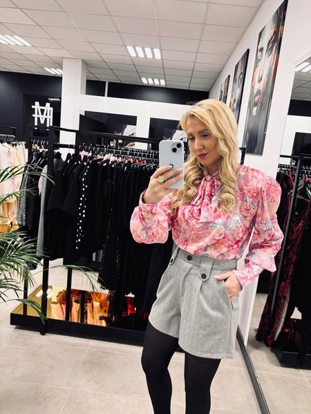  Krótkie szorty w jodełkę